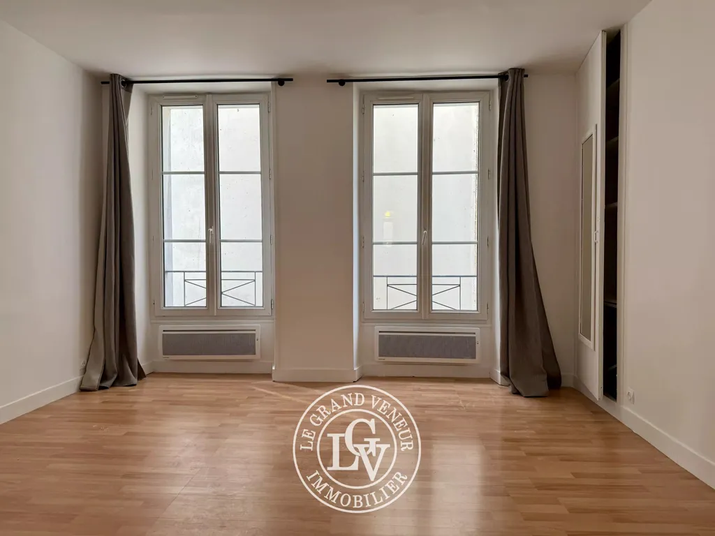 Rooms - 2-Bed Flat with Courtyard View in Fontainebleau Centre