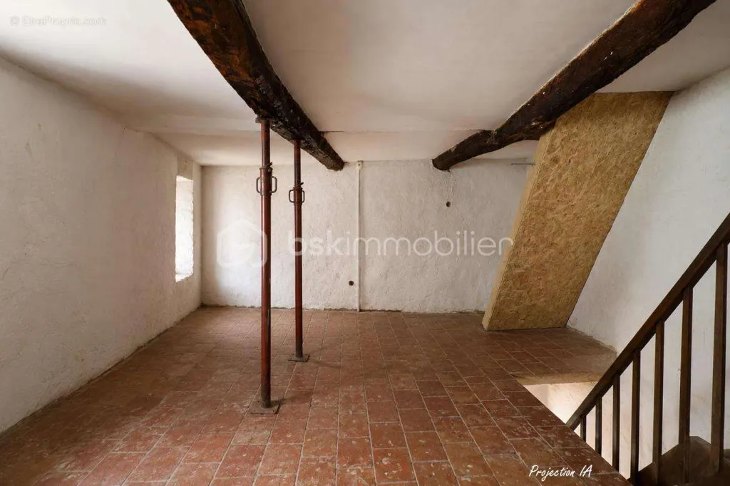 Pièces - Maison de Village avec Combles et Terrain à Cabrières