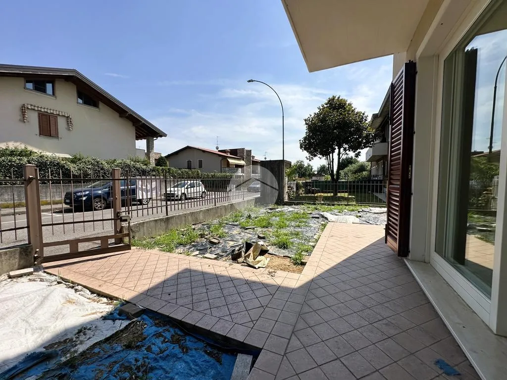 Terrace - Semi-Detached Villa with Garden in Rovato