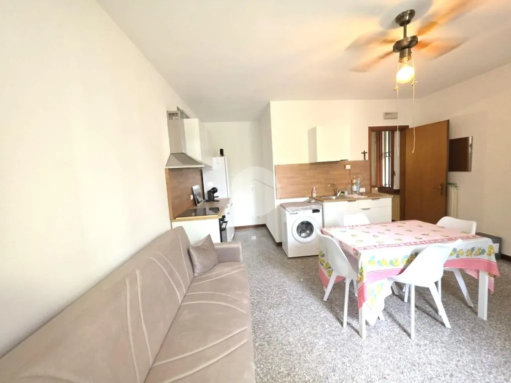 Sala da pranzo - Two-Bedroom Apartment with Private Portico in Vimercate