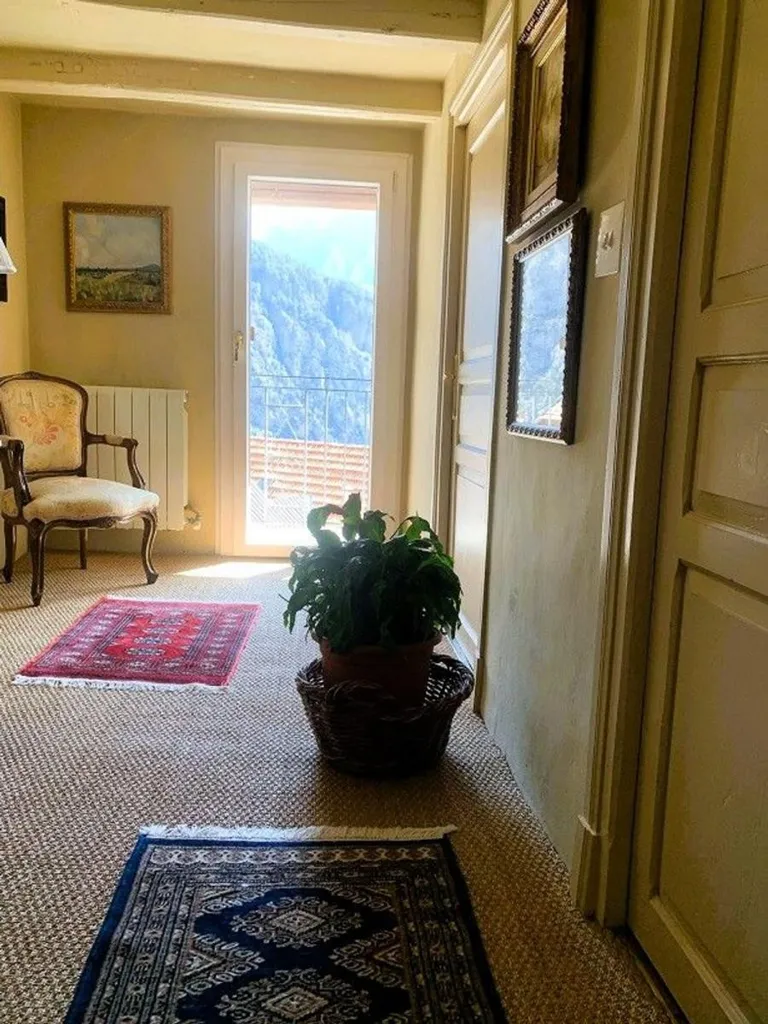 Esik - Spacious House with Mountain Views in Sin