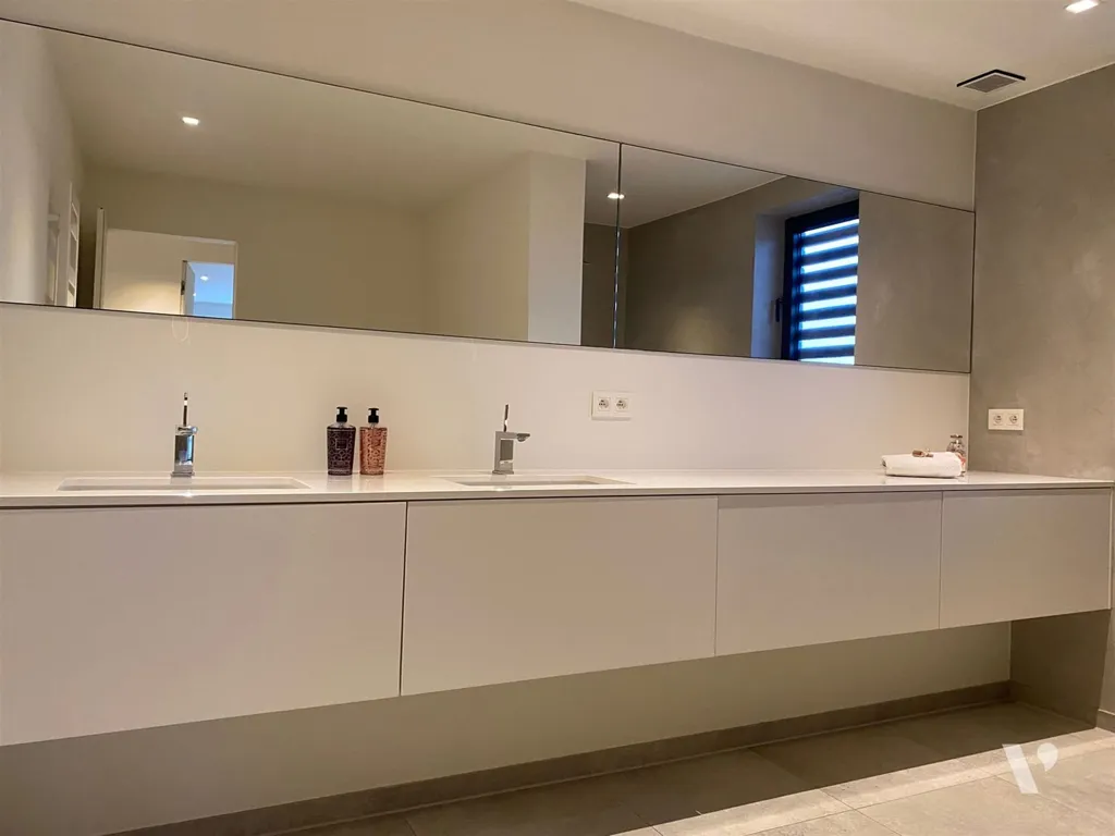 Salles de bain - Penthouse avec Deux Terrasses au Centre de Herk-De-Stad
