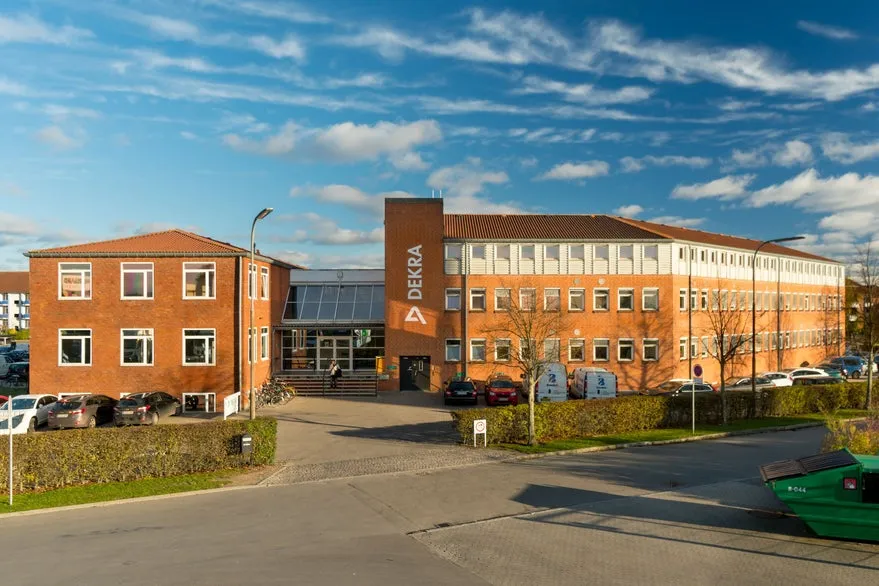 Extérieur - Office Space with Stairwell Access in Central Location