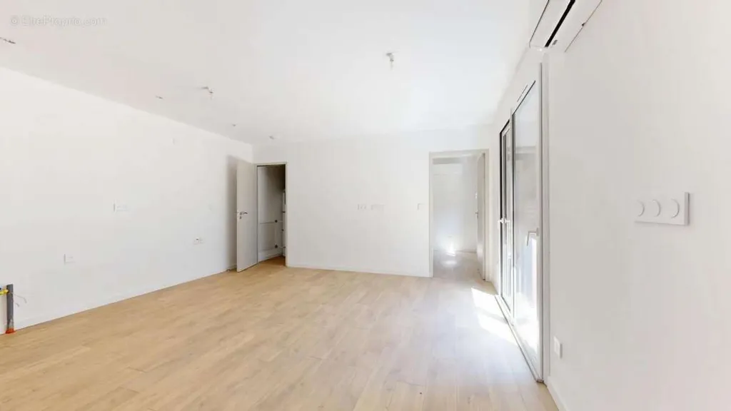 Toad - Modern Container House with Garden in Brive-la-Gaillarde