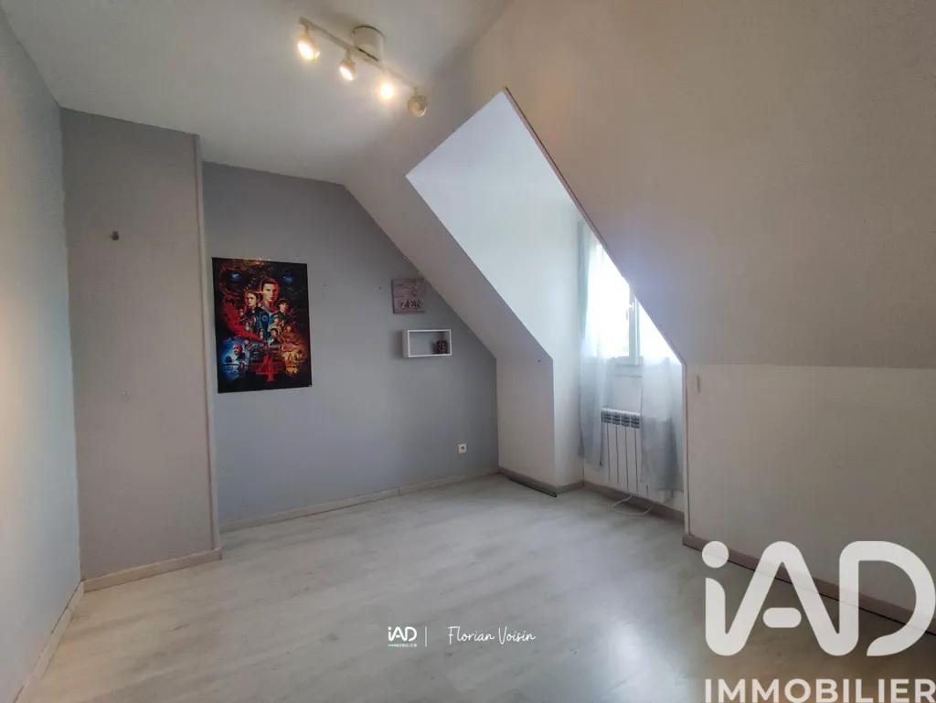 Pièces - Maison Traditionnelle avec Garage à Freneuse