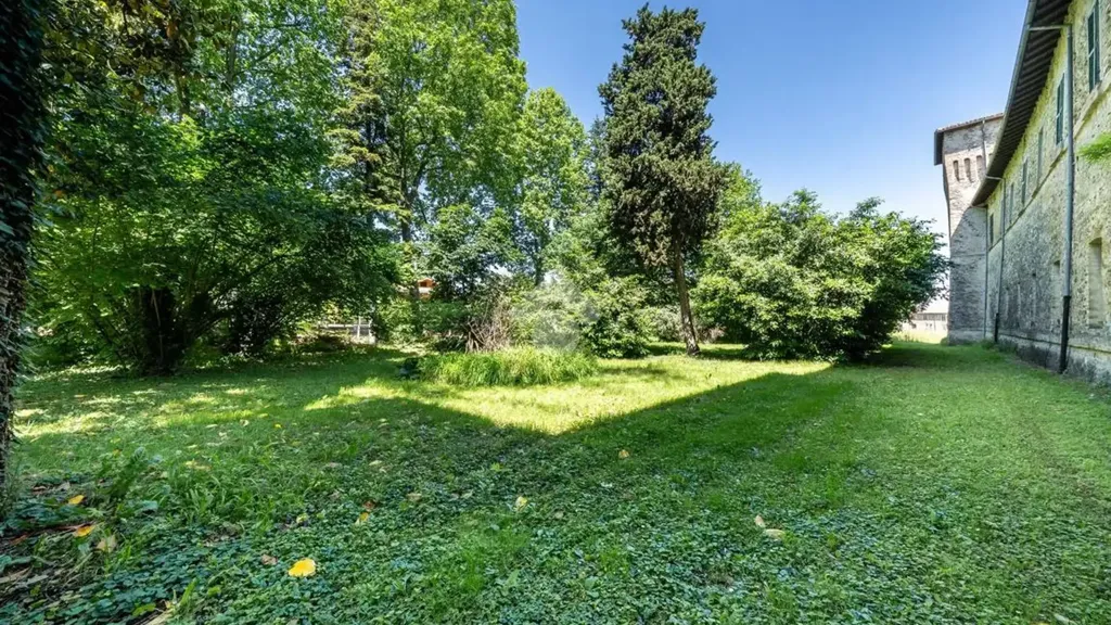 Jardin - Historic Castle with 2 Ha Land in Parma