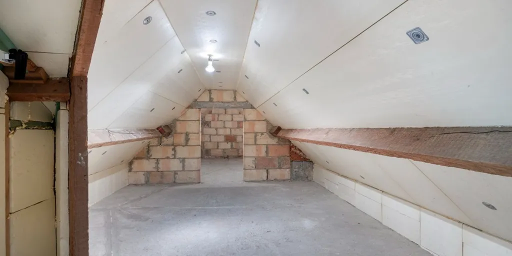 Pièces - Maison à Rénover avec Garage à Hoepertingen