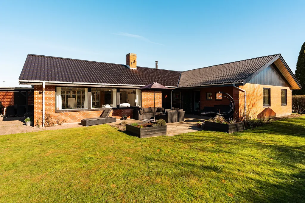 Extérieur - 1-Plan Villa with South-Facing Terrace in Quiet Area