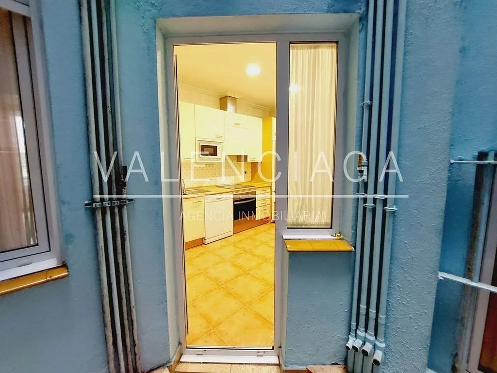 Entrée - Modern Apartment with Terrace in City Centre