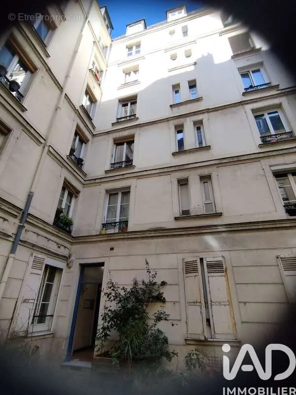 1-toaline korter asukohas Paris-18e