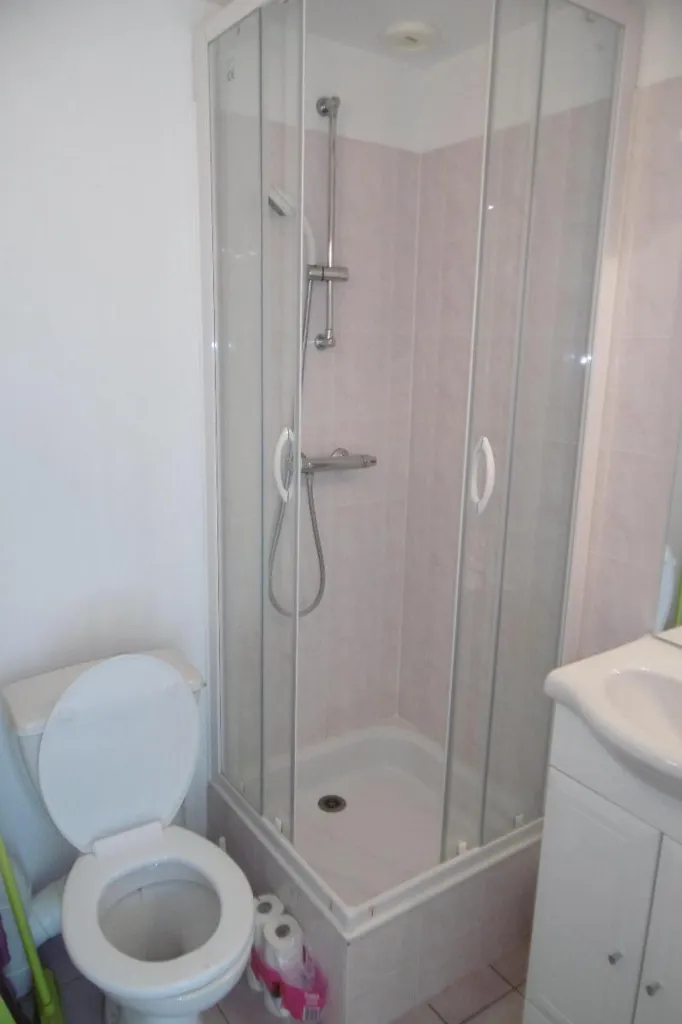 Salles de bain - Studio Meublé avec Ascenseur à Poitiers