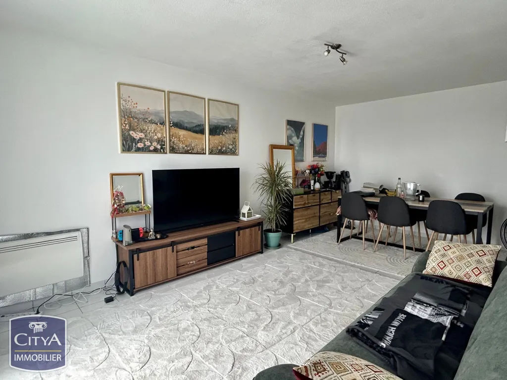 Séjour - Appartement 2 Pièces avec Parking à L'Aigle