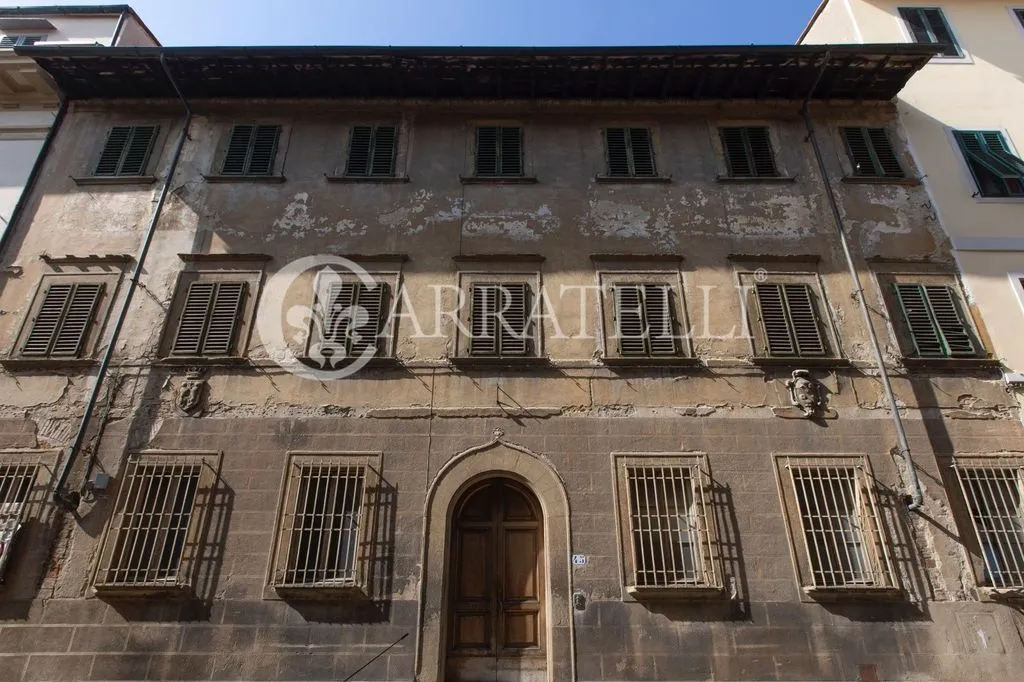 Välivaade - Historic Building with Courtyard in Florence