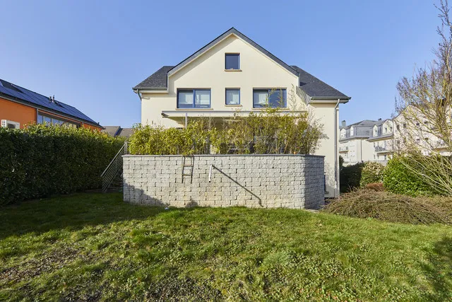 Jardin - Maison de 5 Chambres avec Jardin à Dudelange