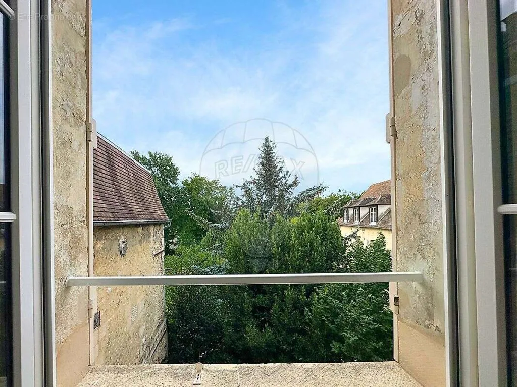 Rõdu - Duplex with Character in Senlis Centre