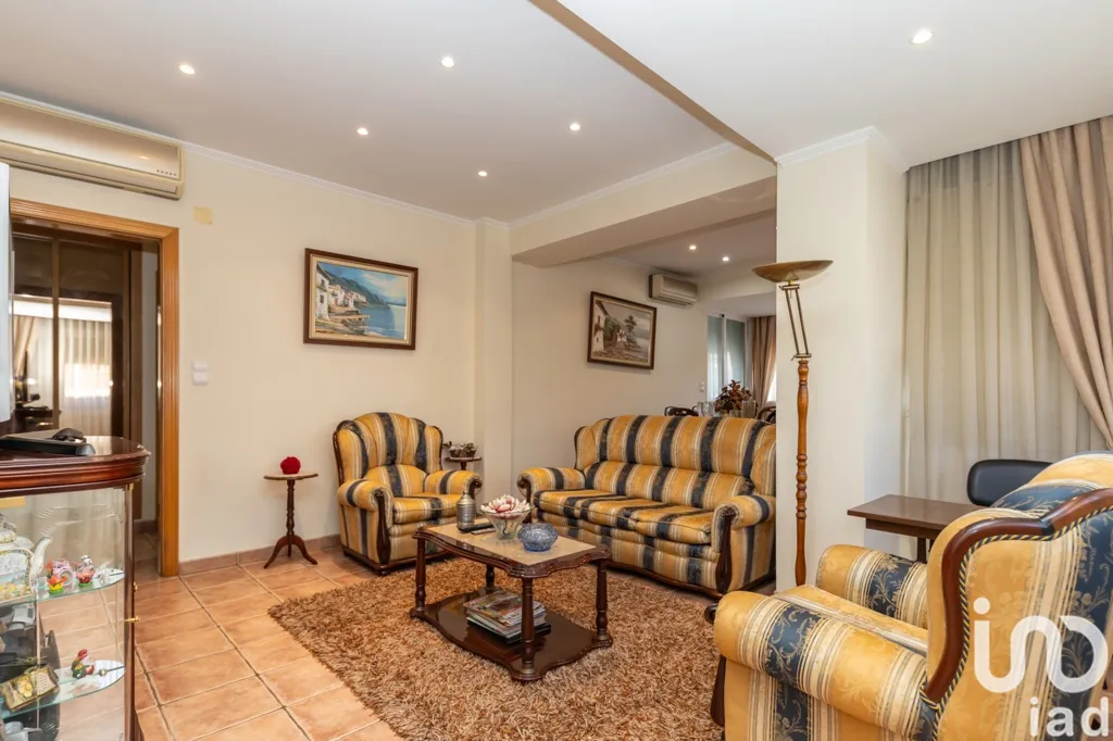 Soggiorno - 3-Bedroom Apartment with Ferry Access in Almada