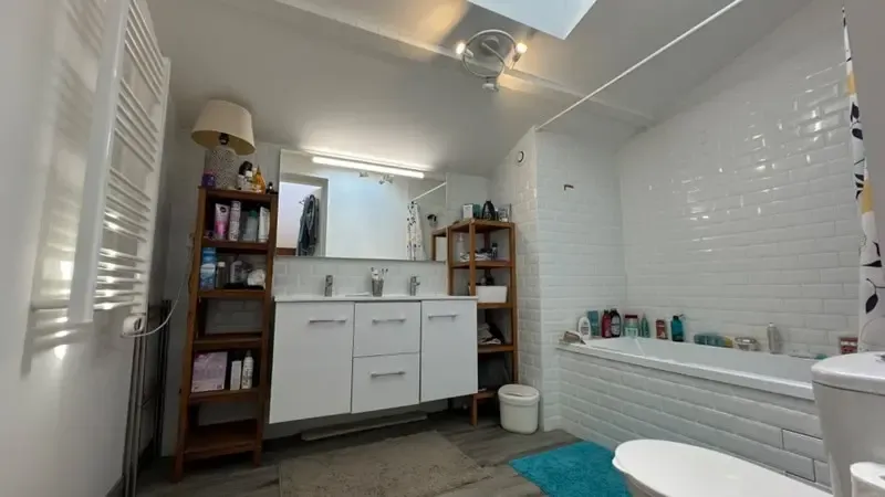 Bathrooms - Architectural House with Pool in Cap de Bos, Pessac
