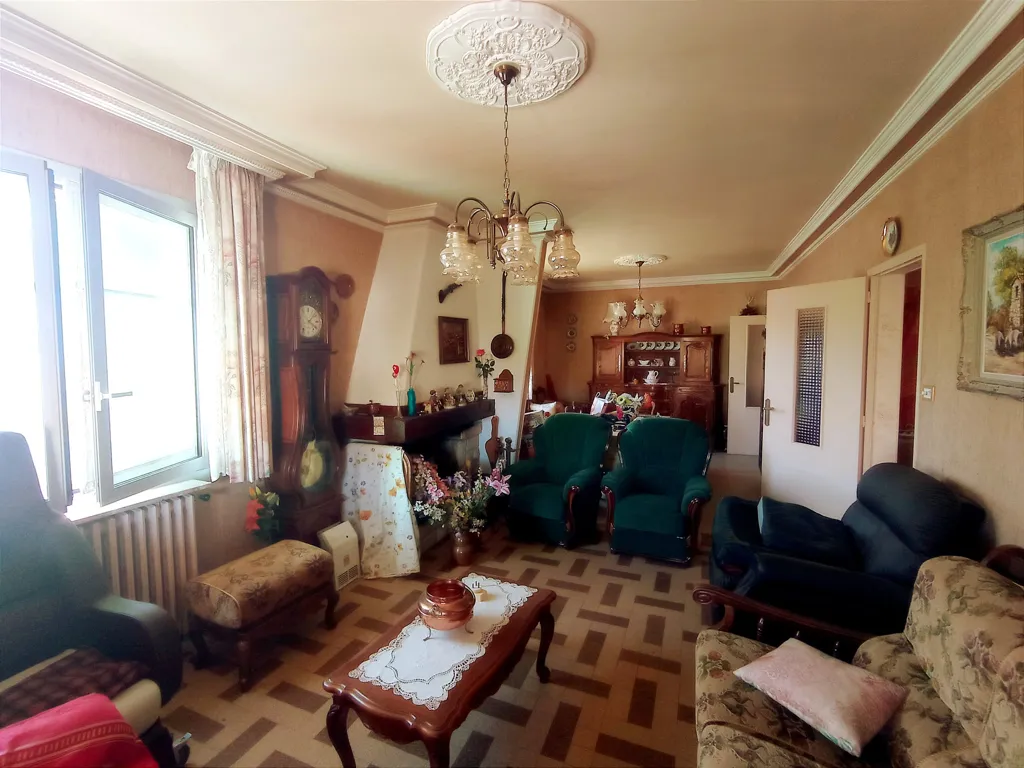 Séjour - Haut de Villa à Rénover au Centre-ville du Pradet
