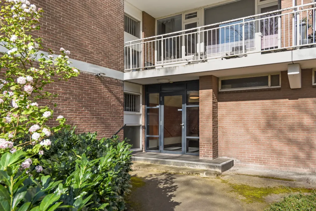 Välivaade - Modernised Flat with Terrace in Essesteijn