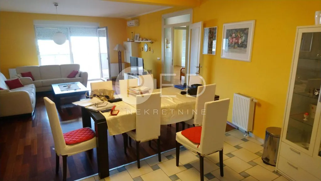 Söögituba - Spacious Flat with Loggias in Osijek Centre