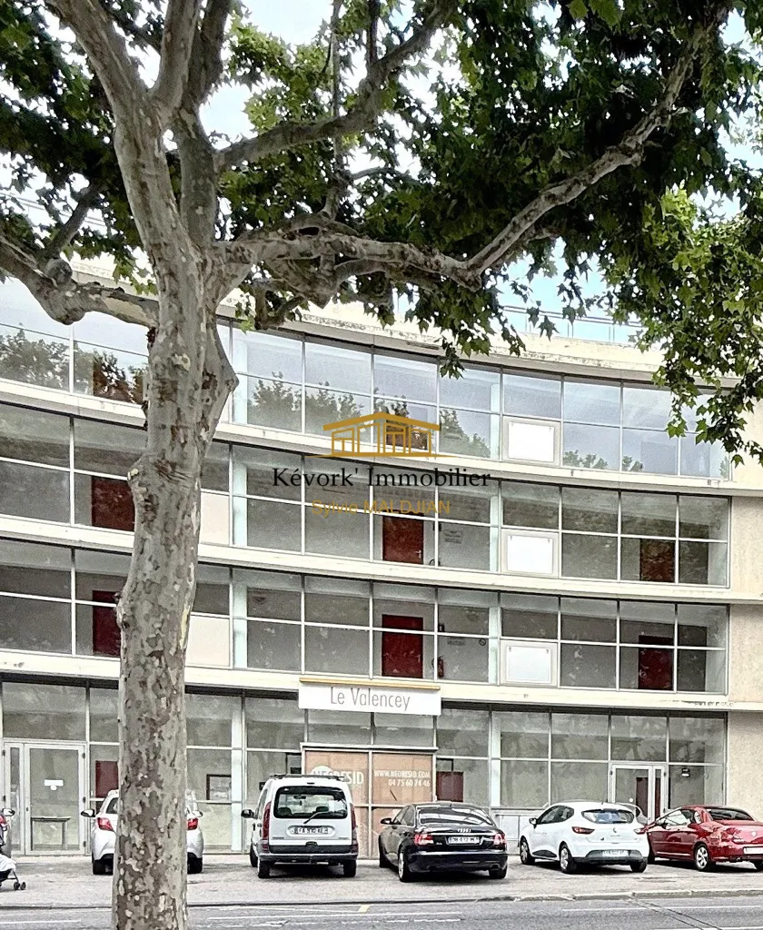 Välivaade - 3-Bedroom Apartment with Balcony in Valence