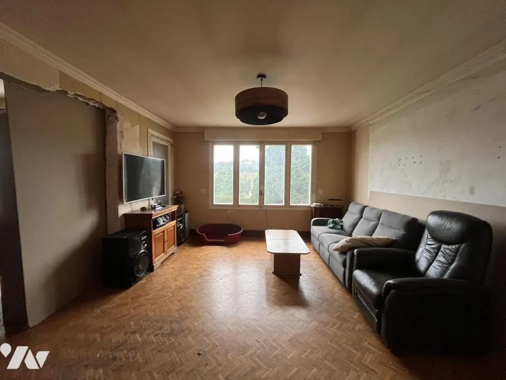 Elutuba - Potential House with Workshop in Baud