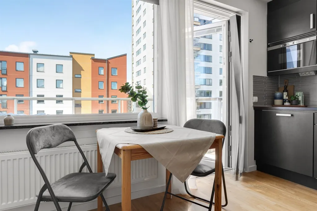 Sala da pranzo - Terrace Flat with South-West Balcony in Sundbyberg