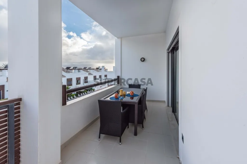 Balcon - Two-Bedroom Apartment with Pool in Lagos