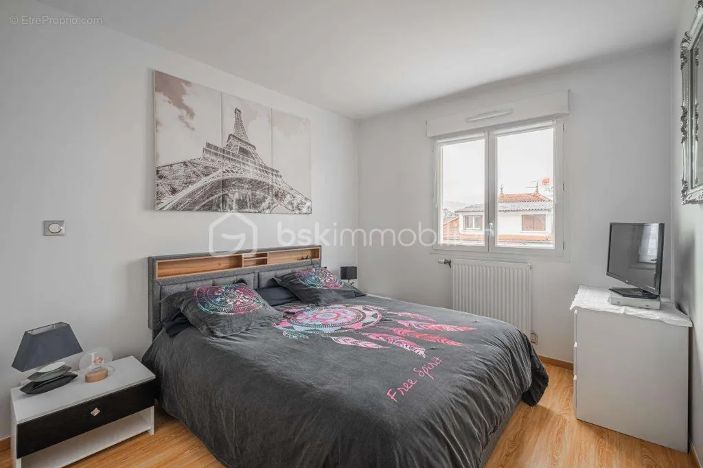 Chambres - Appartement Rénové avec Balcon et Vue Dégagée en Centre-Ville