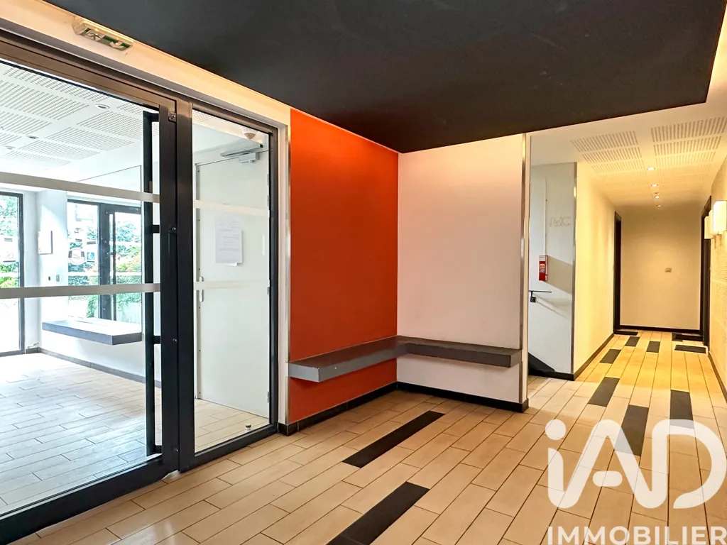Esik - 2-toaline korter asukohas La Courneuve
