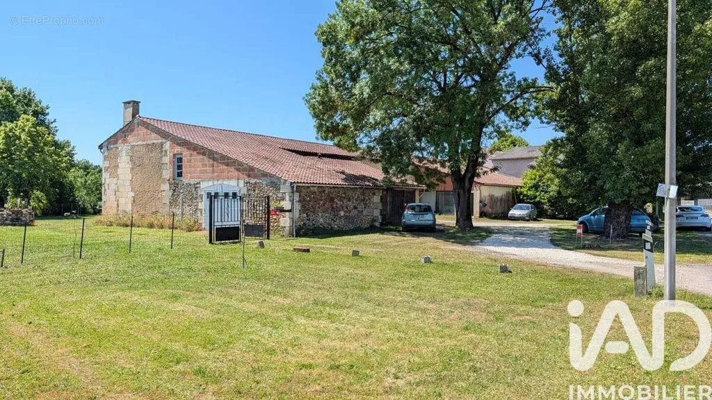 Appartement à Bussac-Foret