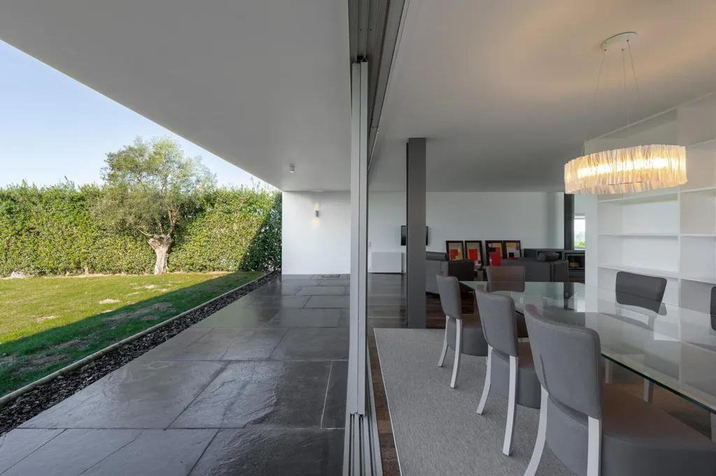 Terrass - Contemporary Villa with Golf Course in Bom Sucesso
