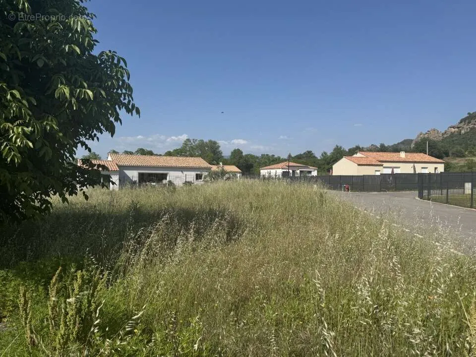 Jardin - Terrain avec Jardin dans un Lotissement Calme aux Mées