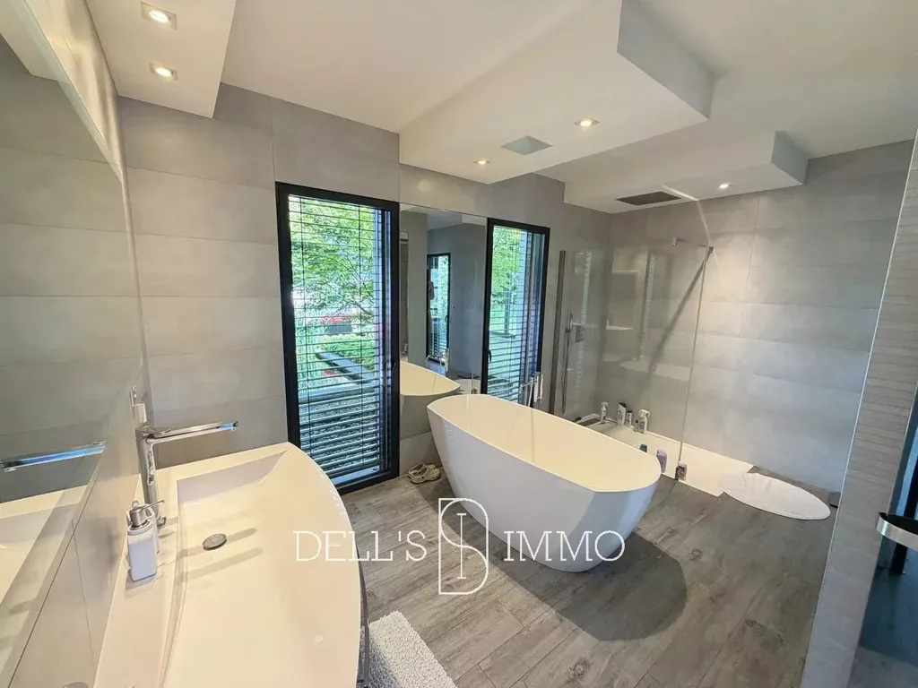 Vannitoad - Architectural Villa with Pool in Saint Bernard
