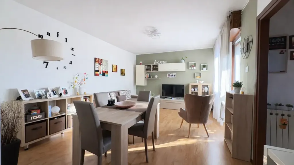 Living Room - Modernised Apartment with Terrace in San Bonifacio