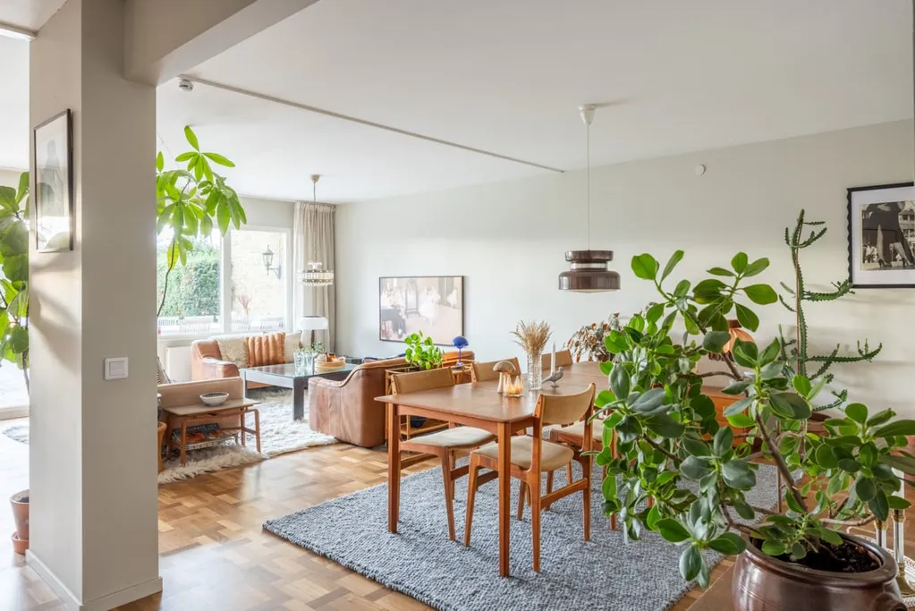 Sala da pranzo - Renovated 2-Storey House with Garden in Bellevue