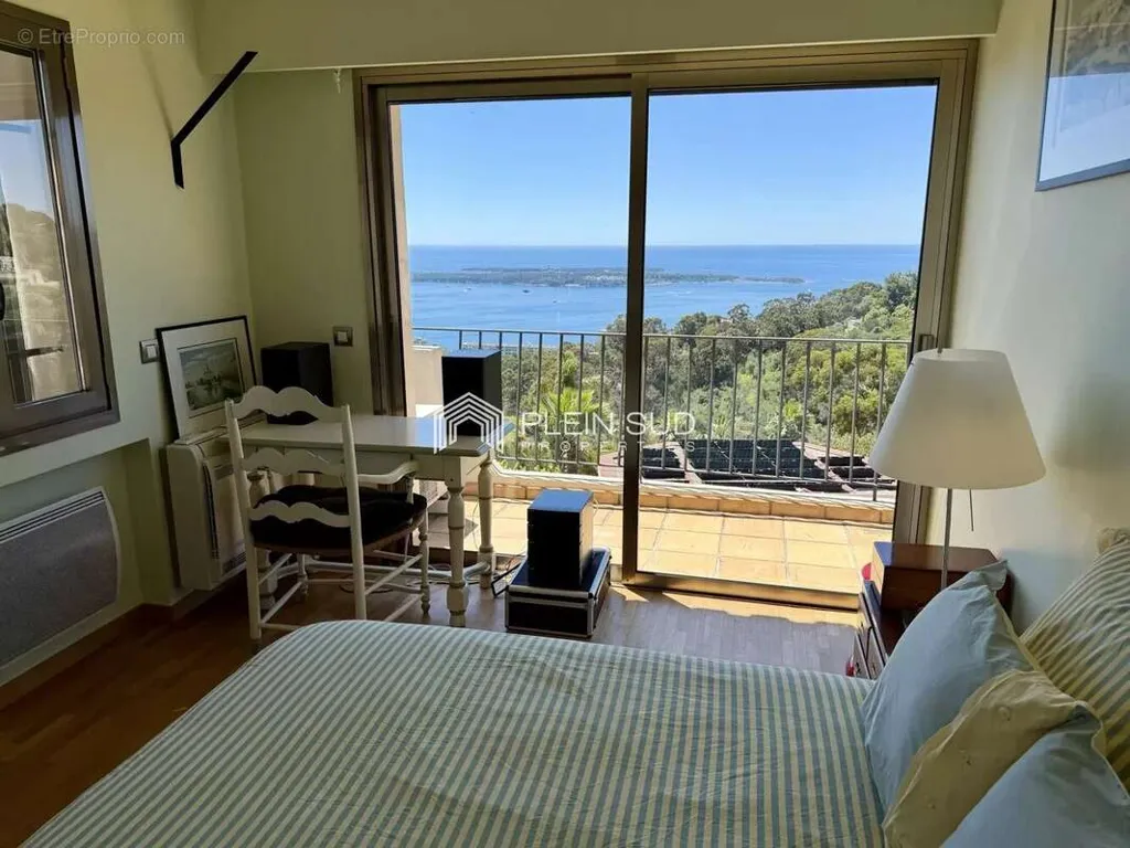 Magamistoad - Architectural Villa with Sea View in Super-Cannes