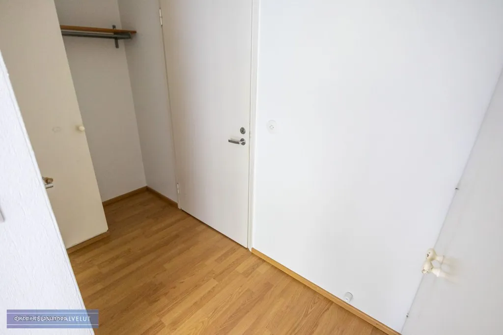 Toad - Top-Floor Studio with Glazed Balcony in Voisalmi