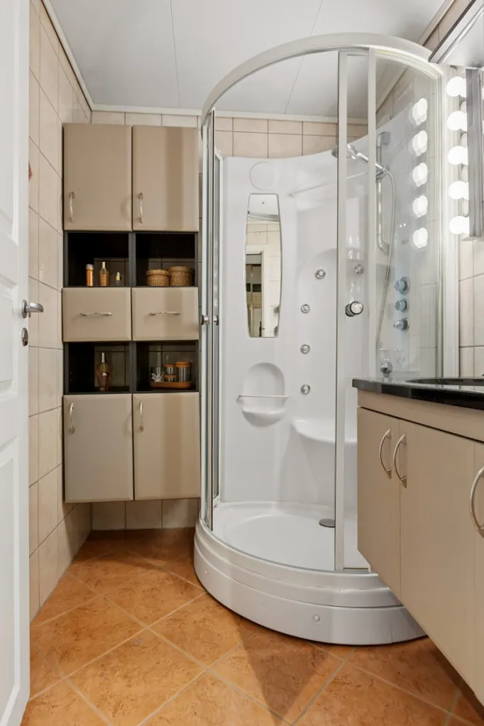Vannitoad - 4-Bedroom Apartment with West-Facing Balcony in Trondheim