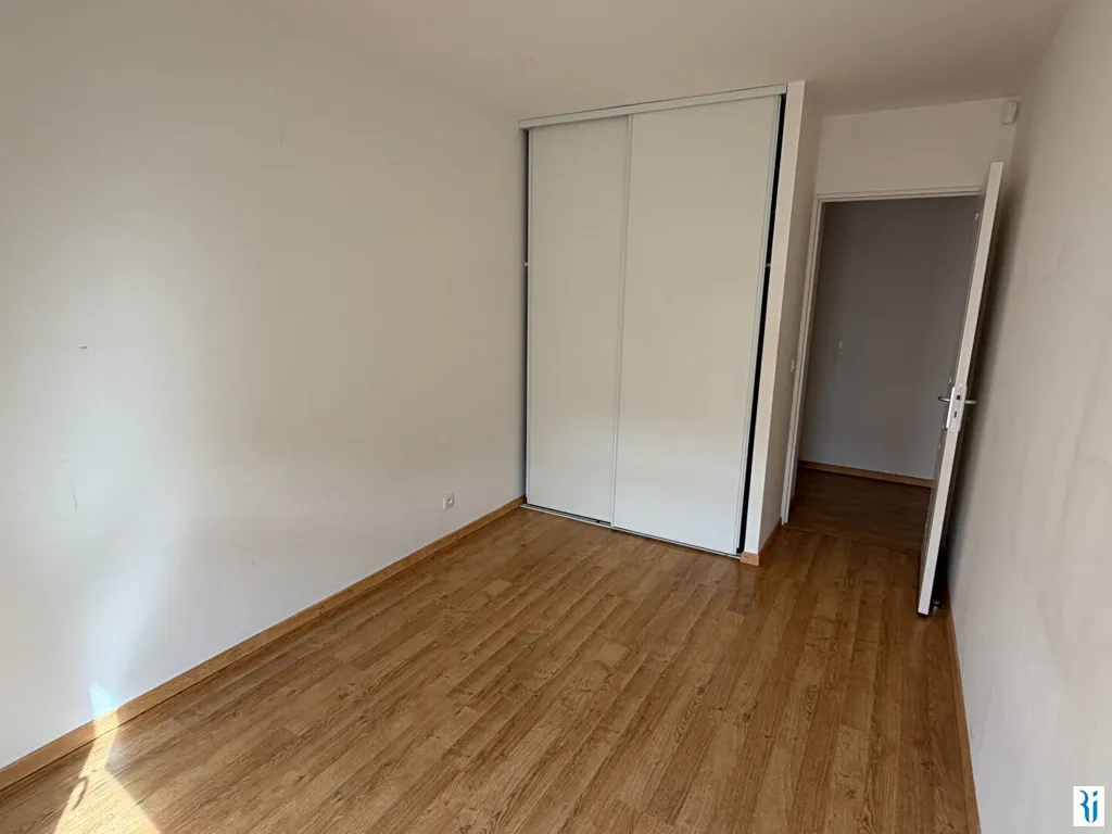 Rooms - Flat with Balcony in Le Mesnil Esnard