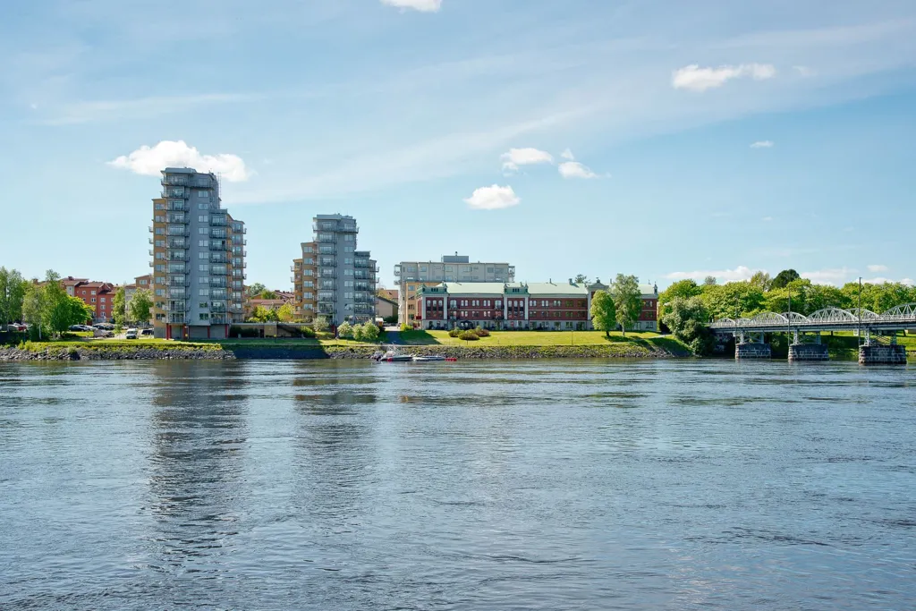Two-Bedroom Apartment with South-Facing Balcony in Teg