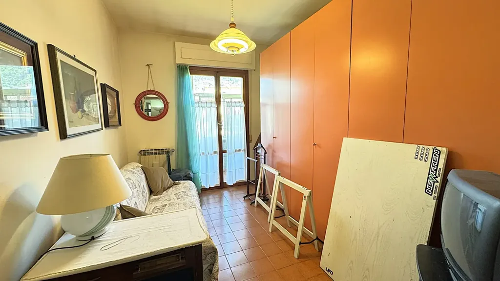 Studio - Five-Bedroom Apartment with Garage in Prato