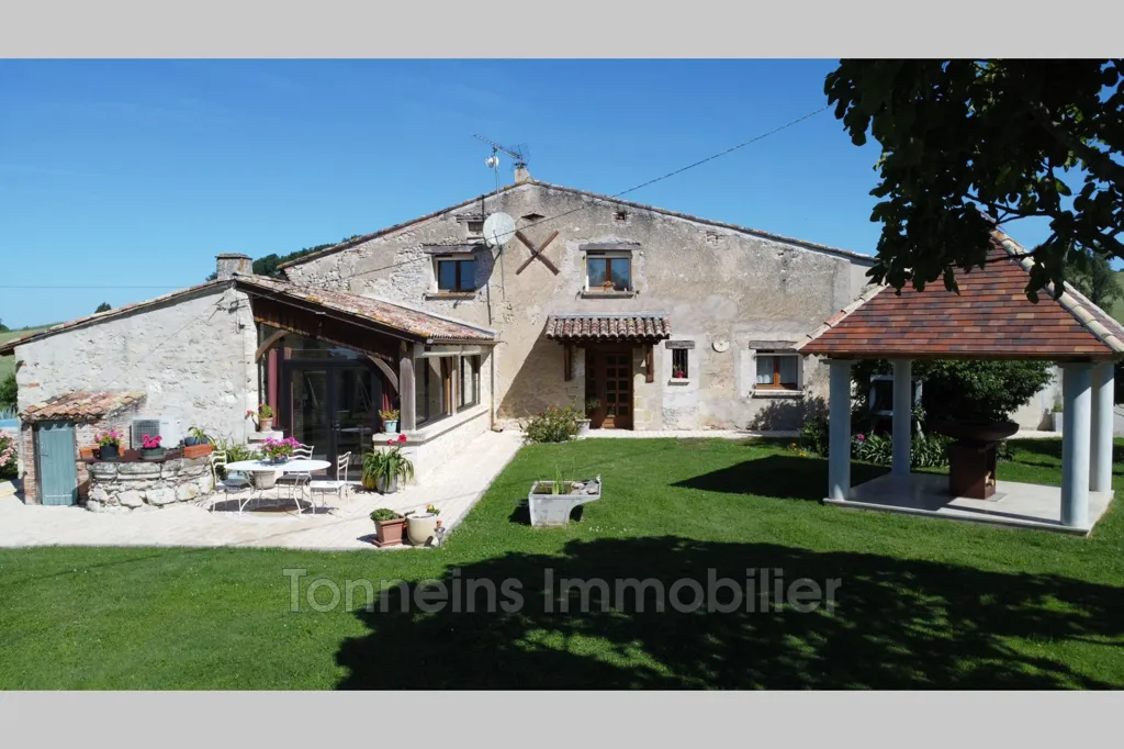 Jardin - Maison en Pierre avec Piscine à Tonneins