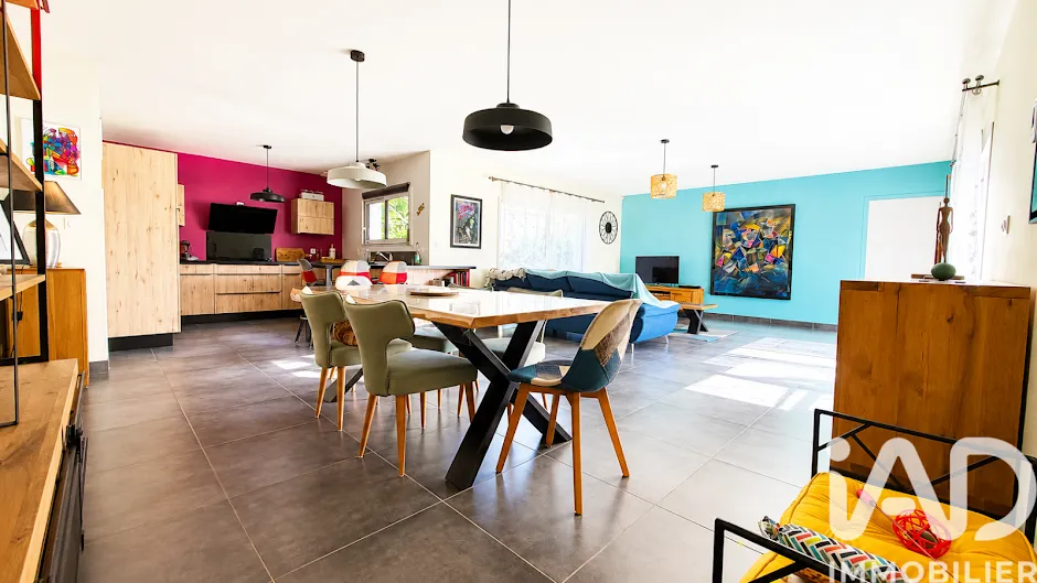 Salle à manger - Maison Moderne de 4 Pièces à Meschers-sur-Gironde