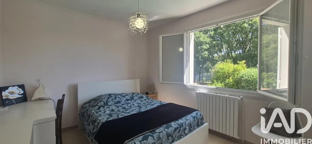 Chambres - Maison Rénovée avec Piscine au Crès