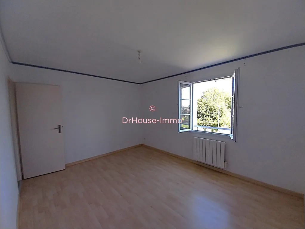 Pièces - Maison Rénovée avec Terrasse à Saint-Ouen-d'Aunis