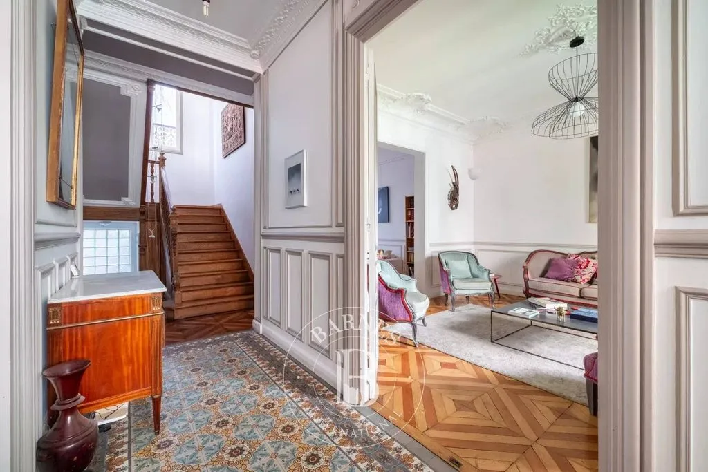Esik - Luxury Apartment with Garden in Paris