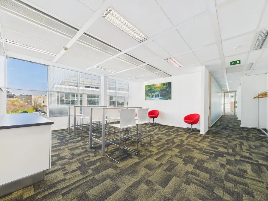 Kabinet - Office with Electric Vehicle Charging in Mamer