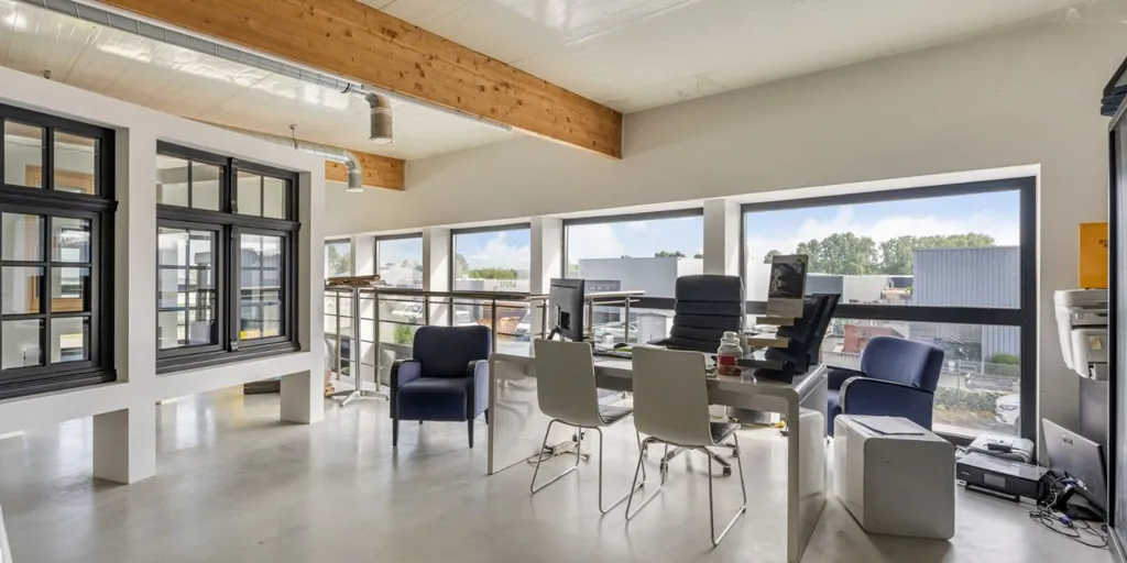 Bureau - Bâtiment Commercial avec Jardin près de Hasselt