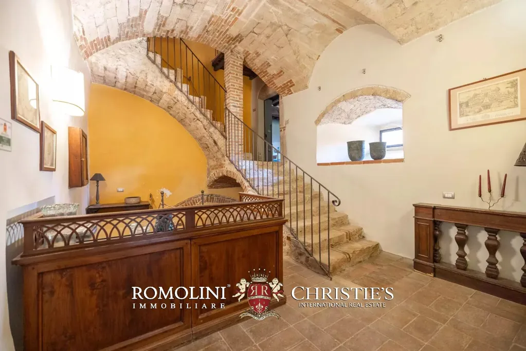 Esik - Historic Estate with Castle in Umbria